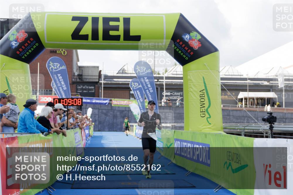 10.08.2025 - GEWOBA Citytriathlon Bremen H.Heesch http://msf.ph/oto/8552162 10.08.2025 11:12:49 Ziel 368 meine-sportfotos.de