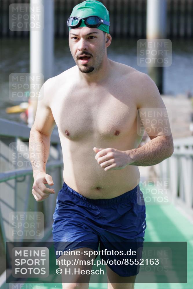10.08.2025 - GEWOBA Citytriathlon Bremen H.Heesch http://msf.ph/oto/8552163 10.08.2025 10:27:31 Schwimmen 31, 51, 59, 135, 185, 209 meine-sportfotos.de