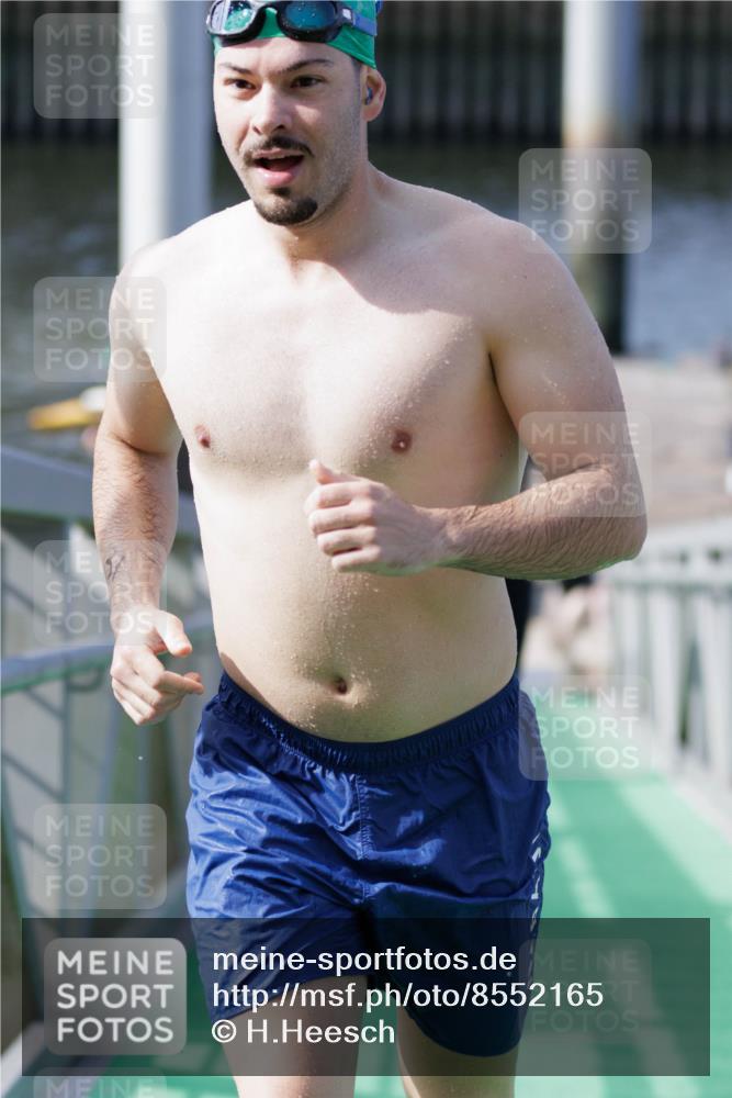 10.08.2025 - GEWOBA Citytriathlon Bremen H.Heesch http://msf.ph/oto/8552165 10.08.2025 10:27:32 Schwimmen 23, 31, 51, 59, 135, 185, 209 meine-sportfotos.de