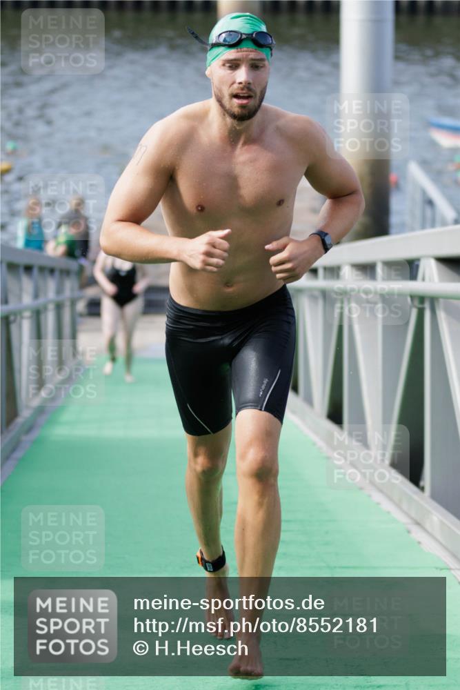 10.08.2025 - GEWOBA Citytriathlon Bremen H.Heesch http://msf.ph/oto/8552181 10.08.2025 10:27:35 Schwimmen 23, 31, 51, 59, 135, 209 meine-sportfotos.de