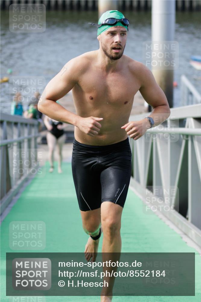 10.08.2025 - GEWOBA Citytriathlon Bremen H.Heesch http://msf.ph/oto/8552184 10.08.2025 10:27:35 Schwimmen 23, 31, 51, 59, 135, 209 meine-sportfotos.de