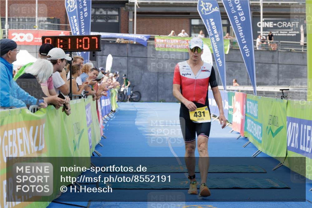 10.08.2025 - GEWOBA Citytriathlon Bremen H.Heesch http://msf.ph/oto/8552191 10.08.2025 11:14:48 Ziel 431 meine-sportfotos.de