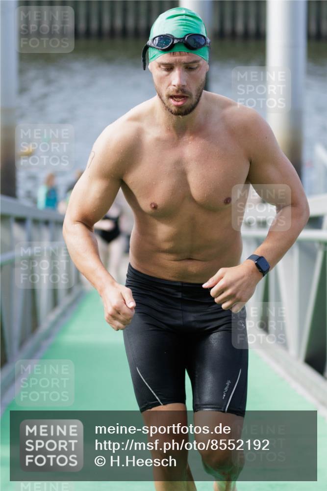 10.08.2025 - GEWOBA Citytriathlon Bremen H.Heesch http://msf.ph/oto/8552192 10.08.2025 10:27:35 Schwimmen 23, 31, 51, 59, 135, 209 meine-sportfotos.de