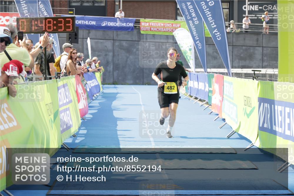 10.08.2025 - GEWOBA Citytriathlon Bremen H.Heesch http://msf.ph/oto/8552194 10.08.2025 11:52:15 Ziel 482 meine-sportfotos.de
