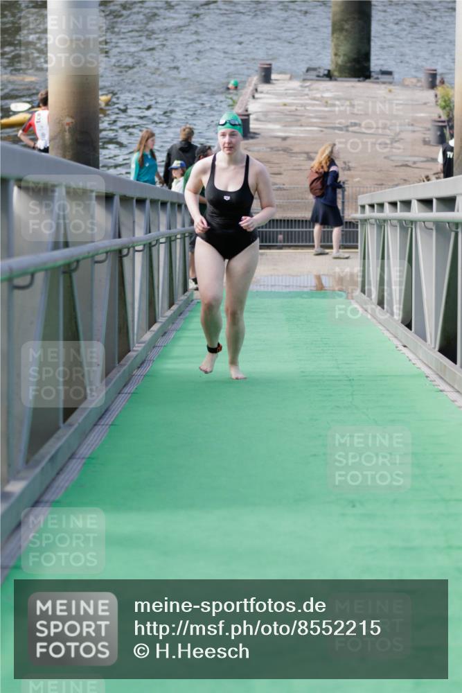 10.08.2025 - GEWOBA Citytriathlon Bremen H.Heesch http://msf.ph/oto/8552215 10.08.2025 10:27:39 Schwimmen 23, 135, 209 meine-sportfotos.de