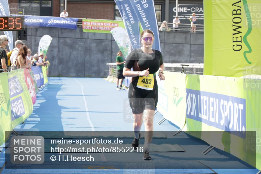 10.08.2025 - GEWOBA Citytriathlon Bremen H.Heesch http://msf.ph/oto/8552216 10.08.2025 11:52:17 Ziel 482 meine-sportfotos.de