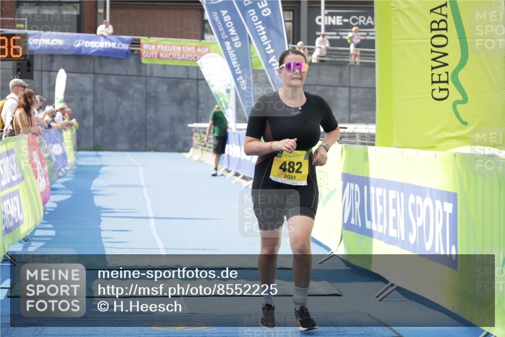 10.08.2025 - GEWOBA Citytriathlon Bremen H.Heesch http://msf.ph/oto/8552225 10.08.2025 11:52:18 Ziel 482 meine-sportfotos.de