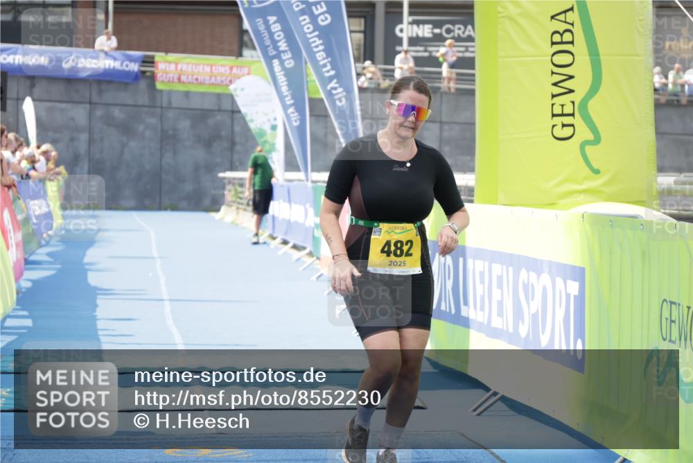 10.08.2025 - GEWOBA Citytriathlon Bremen H.Heesch http://msf.ph/oto/8552230 10.08.2025 11:52:18 Ziel 482 meine-sportfotos.de