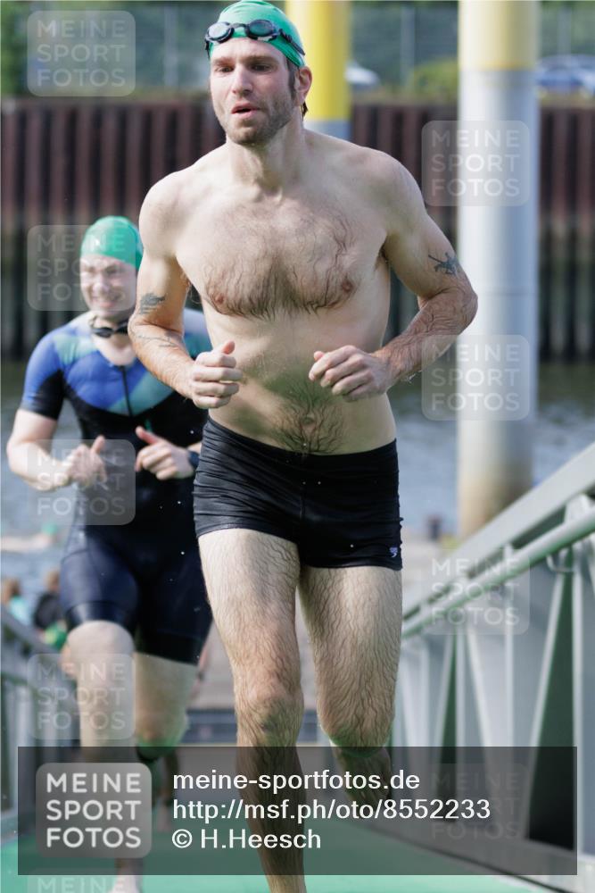 10.08.2025 - GEWOBA Citytriathlon Bremen H.Heesch http://msf.ph/oto/8552233 10.08.2025 10:27:49 Schwimmen 19, 95, 121, 415 meine-sportfotos.de