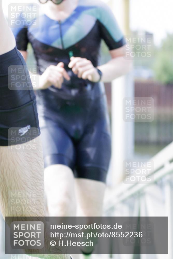 10.08.2025 - GEWOBA Citytriathlon Bremen H.Heesch http://msf.ph/oto/8552236 10.08.2025 10:27:51 Schwimmen 19, 95, 121, 415 meine-sportfotos.de