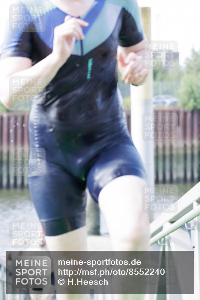 10.08.2025 - GEWOBA Citytriathlon Bremen H.Heesch http://msf.ph/oto/8552240 10.08.2025 10:27:51 Schwimmen 19, 95, 121, 415 meine-sportfotos.de