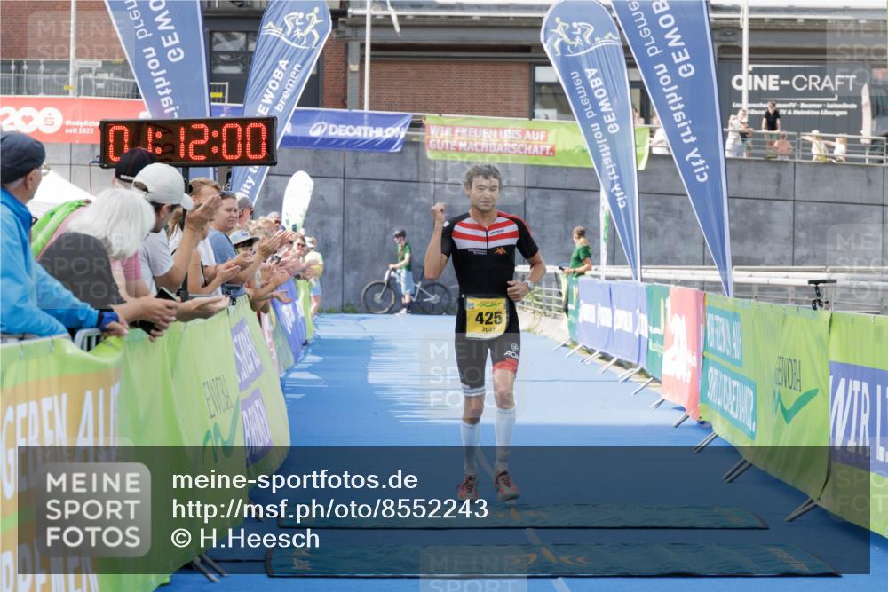 10.08.2025 - GEWOBA Citytriathlon Bremen H.Heesch http://msf.ph/oto/8552243 10.08.2025 11:15:42 Ziel 425 meine-sportfotos.de