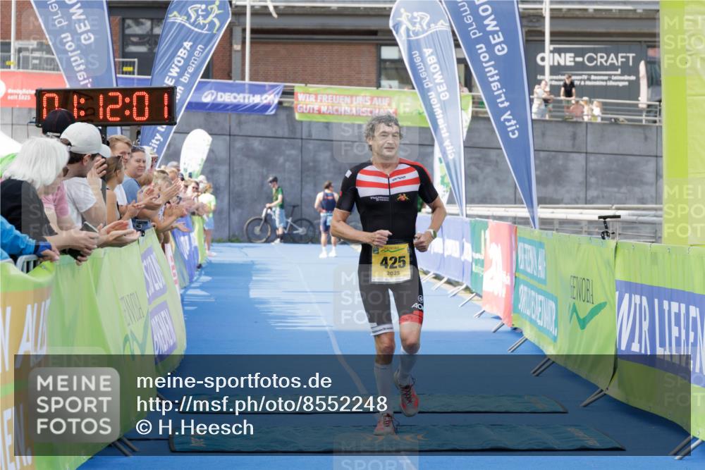 10.08.2025 - GEWOBA Citytriathlon Bremen H.Heesch http://msf.ph/oto/8552248 10.08.2025 11:15:42 Ziel 425 meine-sportfotos.de