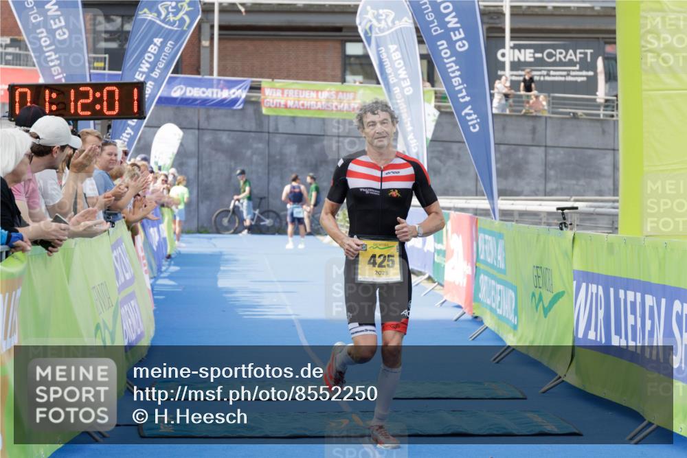 10.08.2025 - GEWOBA Citytriathlon Bremen H.Heesch http://msf.ph/oto/8552250 10.08.2025 11:15:43 Ziel 425 meine-sportfotos.de