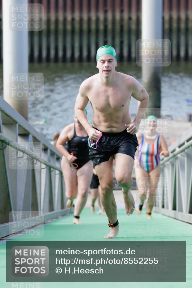 10.08.2025 - GEWOBA Citytriathlon Bremen H.Heesch http://msf.ph/oto/8552255 10.08.2025 10:28:04 Schwimmen 35, 47, 165, 211, 221 meine-sportfotos.de