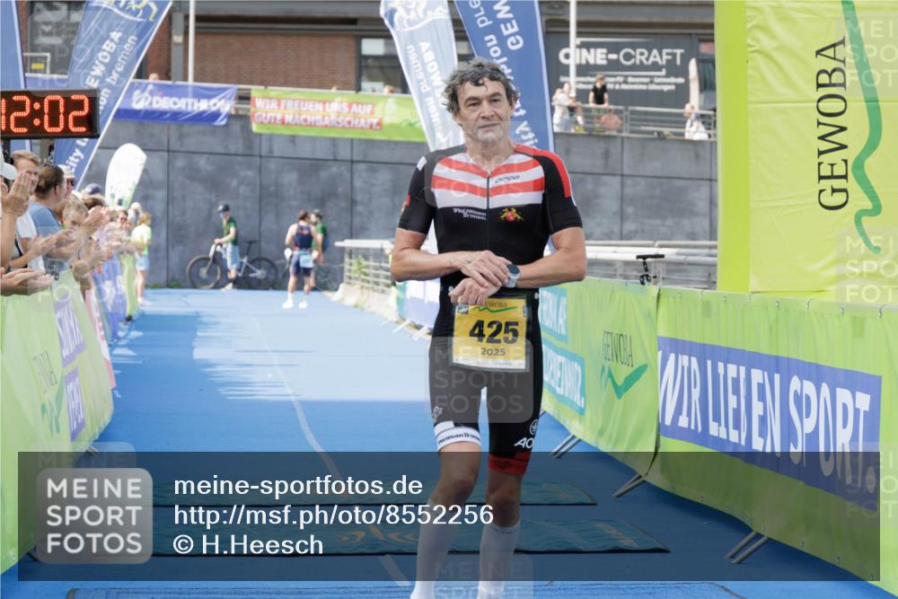 10.08.2025 - GEWOBA Citytriathlon Bremen H.Heesch http://msf.ph/oto/8552256 10.08.2025 11:15:44 Ziel 425 meine-sportfotos.de