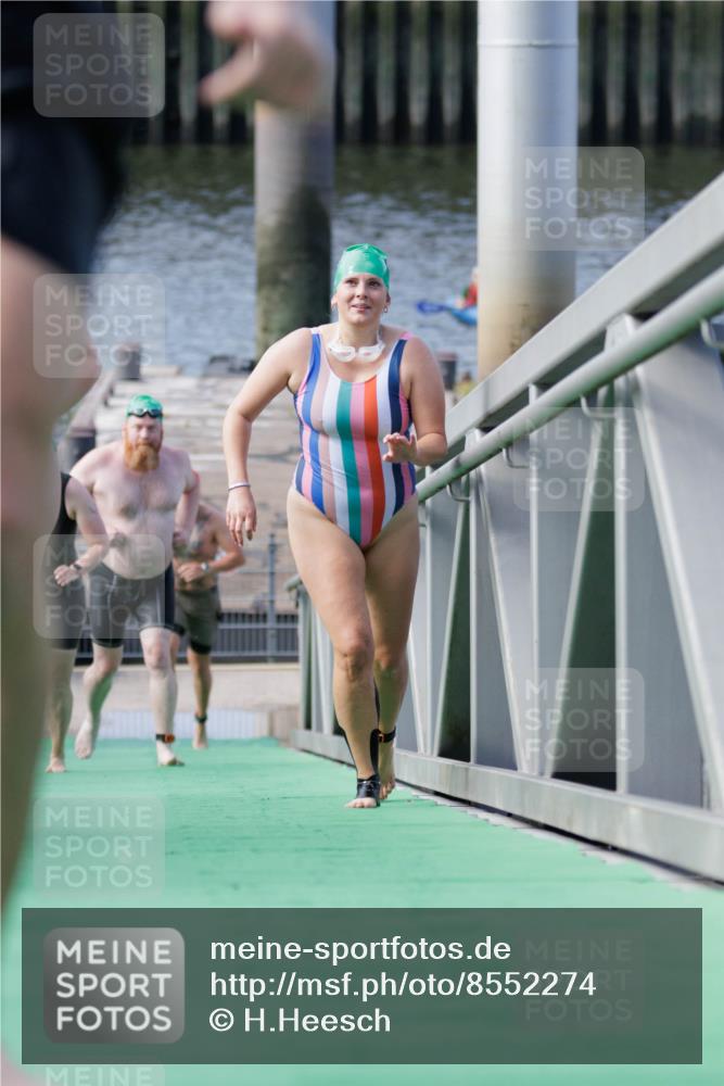 10.08.2025 - GEWOBA Citytriathlon Bremen H.Heesch http://msf.ph/oto/8552274 10.08.2025 10:28:06 Schwimmen 35, 47, 165, 211, 221 meine-sportfotos.de