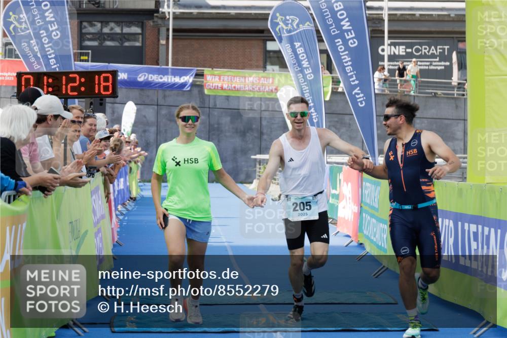 10.08.2025 - GEWOBA Citytriathlon Bremen H.Heesch http://msf.ph/oto/8552279 10.08.2025 11:15:59 Ziel 205 meine-sportfotos.de