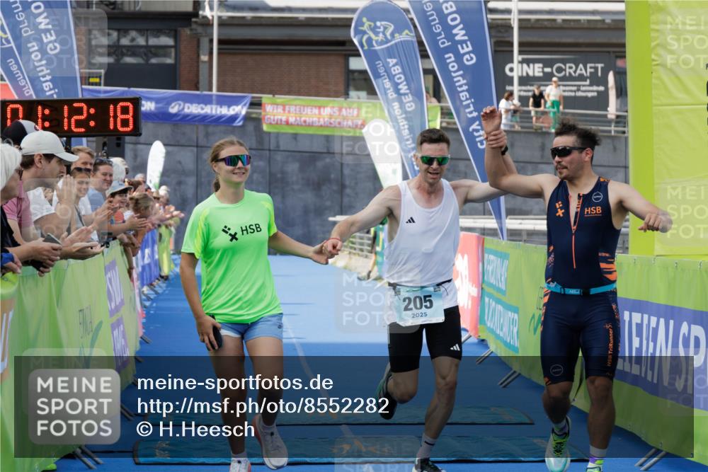 10.08.2025 - GEWOBA Citytriathlon Bremen H.Heesch http://msf.ph/oto/8552282 10.08.2025 11:16:00 Ziel 205 meine-sportfotos.de