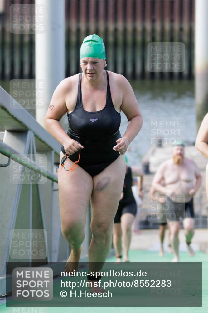 10.08.2025 - GEWOBA Citytriathlon Bremen H.Heesch http://msf.ph/oto/8552283 10.08.2025 10:28:07 Schwimmen 35, 47, 165, 211, 221 meine-sportfotos.de