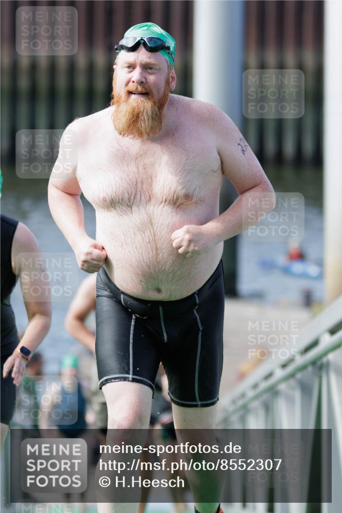 10.08.2025 - GEWOBA Citytriathlon Bremen H.Heesch http://msf.ph/oto/8552307 10.08.2025 10:28:11 Schwimmen 35, 47, 65, 165, 211, 221, 233, 361 meine-sportfotos.de