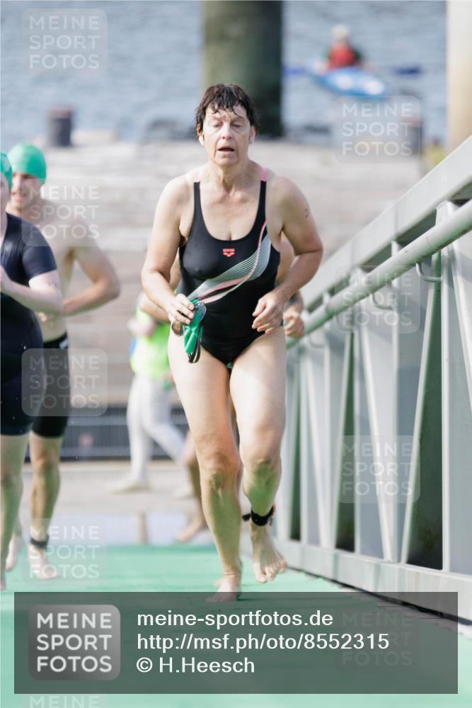 10.08.2025 - GEWOBA Citytriathlon Bremen H.Heesch http://msf.ph/oto/8552315 10.08.2025 10:28:17 Schwimmen 47, 65, 119, 215, 221, 233, 237, 361 meine-sportfotos.de