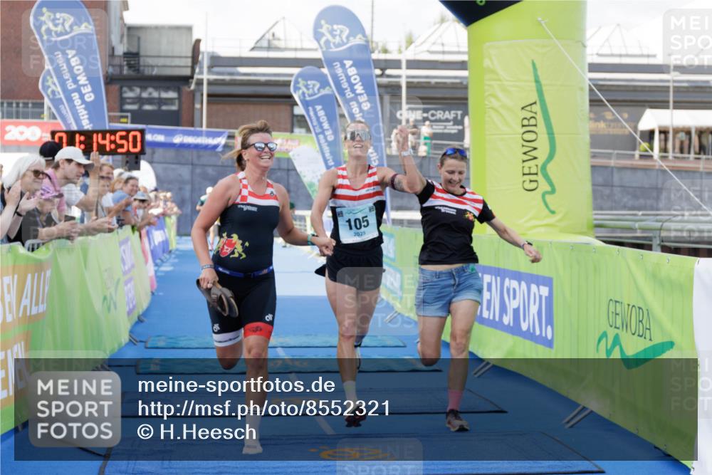 10.08.2025 - GEWOBA Citytriathlon Bremen H.Heesch http://msf.ph/oto/8552321 10.08.2025 11:18:32 Ziel 105, 412 meine-sportfotos.de