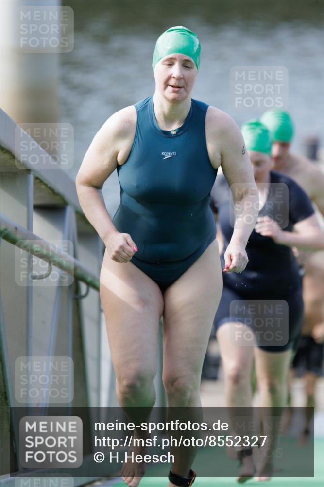 10.08.2025 - GEWOBA Citytriathlon Bremen H.Heesch http://msf.ph/oto/8552327 10.08.2025 10:28:18 Schwimmen 47, 57, 65, 119, 215, 221, 233, 237, 361 meine-sportfotos.de