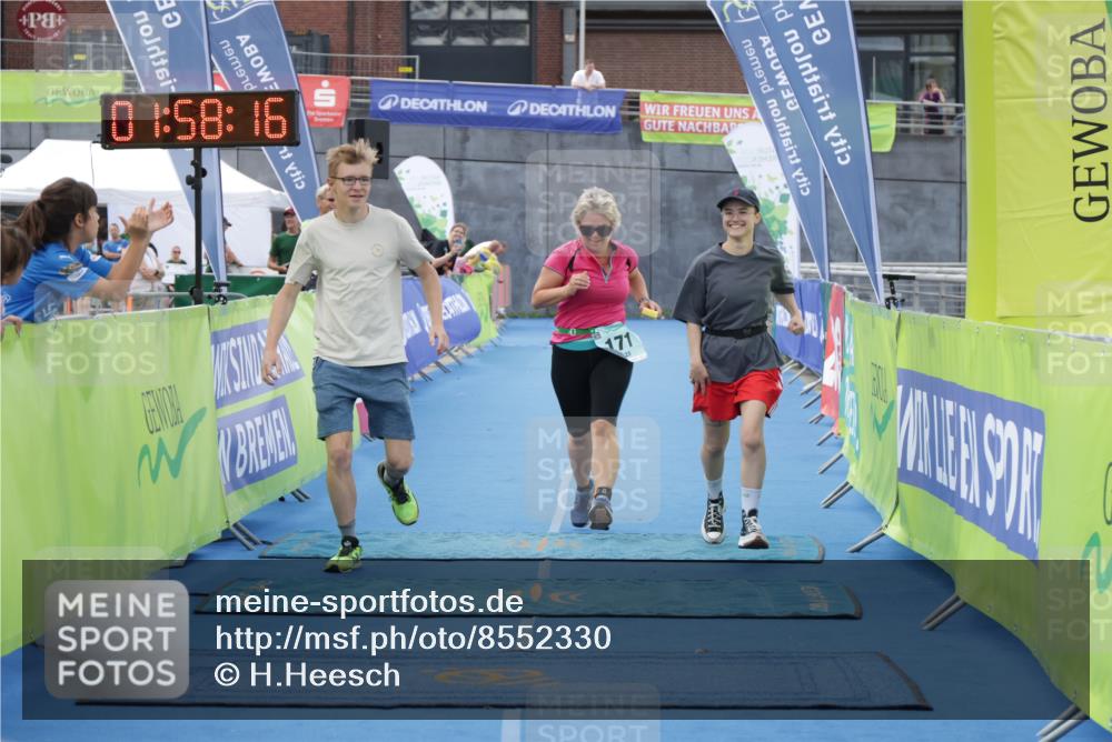 10.08.2025 - GEWOBA Citytriathlon Bremen H.Heesch http://msf.ph/oto/8552330 10.08.2025 12:01:58 Ziel 171 meine-sportfotos.de