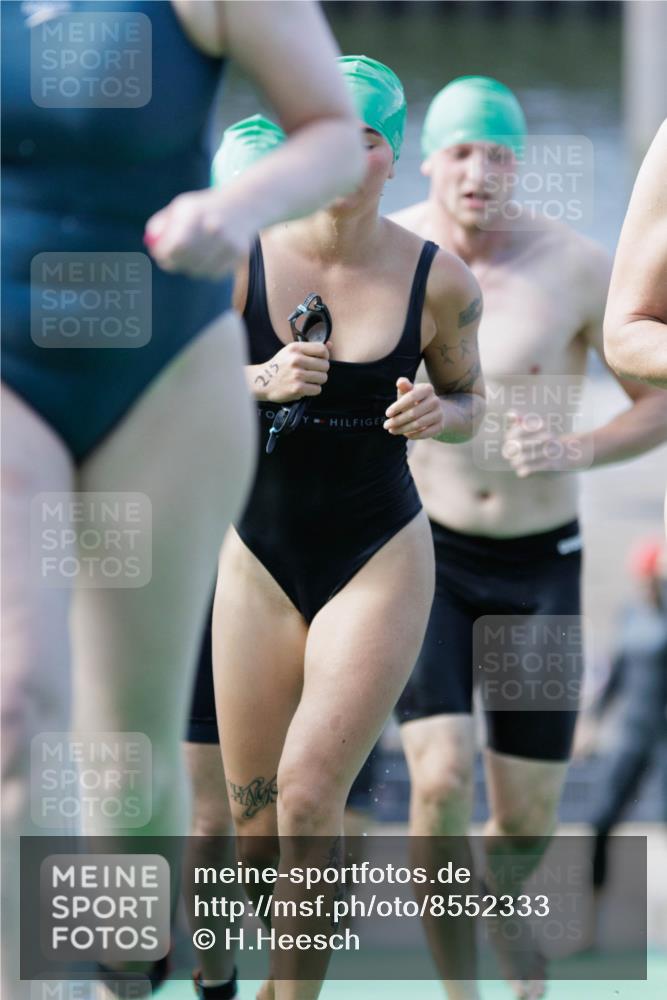 10.08.2025 - GEWOBA Citytriathlon Bremen H.Heesch http://msf.ph/oto/8552333 10.08.2025 10:28:20 Schwimmen 57, 65, 119, 215, 233, 237, 361, 410 meine-sportfotos.de