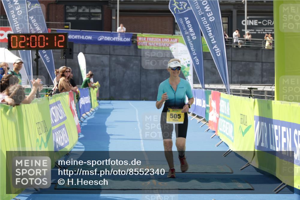 10.08.2025 - GEWOBA Citytriathlon Bremen H.Heesch http://msf.ph/oto/8552340 10.08.2025 12:03:54 Ziel 505 meine-sportfotos.de
