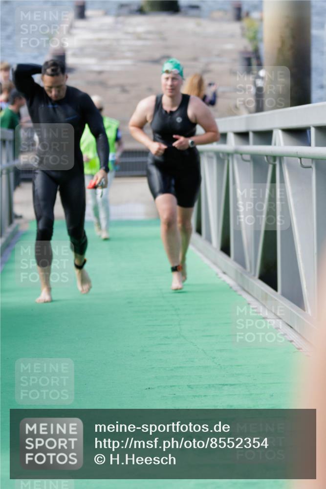 10.08.2025 - GEWOBA Citytriathlon Bremen H.Heesch http://msf.ph/oto/8552354 10.08.2025 10:28:30 Schwimmen 57, 197, 410 meine-sportfotos.de