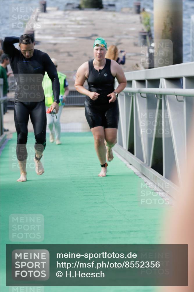 10.08.2025 - GEWOBA Citytriathlon Bremen H.Heesch http://msf.ph/oto/8552356 10.08.2025 10:28:30 Schwimmen 57, 197, 410 meine-sportfotos.de