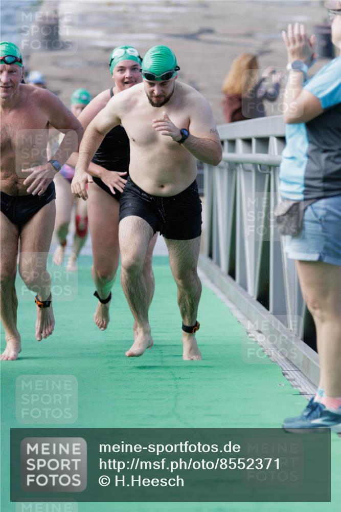 10.08.2025 - GEWOBA Citytriathlon Bremen H.Heesch http://msf.ph/oto/8552371 10.08.2025 10:28:42 Schwimmen 139, 141, 143, 163 meine-sportfotos.de