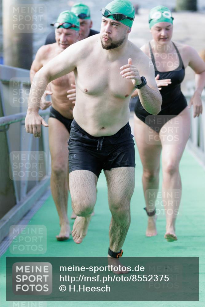 10.08.2025 - GEWOBA Citytriathlon Bremen H.Heesch http://msf.ph/oto/8552375 10.08.2025 10:28:45 Schwimmen 1, 139, 141, 143, 163, 229 meine-sportfotos.de