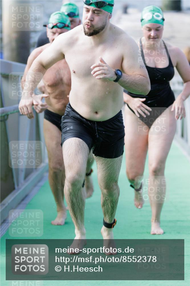 10.08.2025 - GEWOBA Citytriathlon Bremen H.Heesch http://msf.ph/oto/8552378 10.08.2025 10:28:45 Schwimmen 1, 139, 141, 143, 163, 229 meine-sportfotos.de