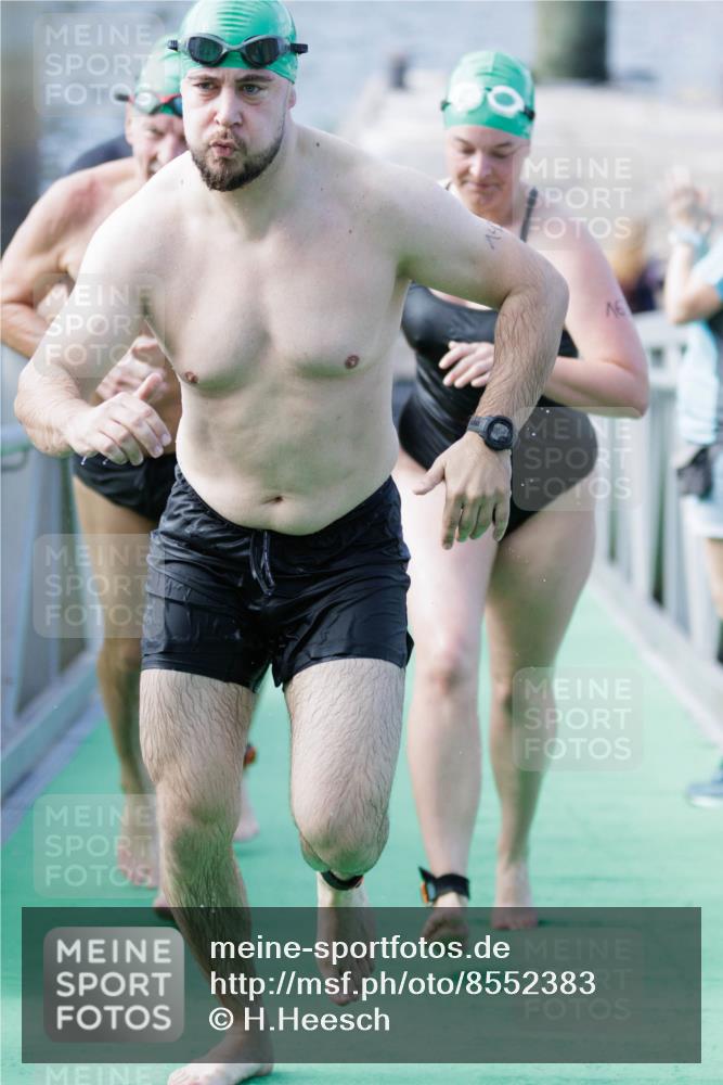 10.08.2025 - GEWOBA Citytriathlon Bremen H.Heesch http://msf.ph/oto/8552383 10.08.2025 10:28:45 Schwimmen 1, 139, 141, 143, 163, 229 meine-sportfotos.de