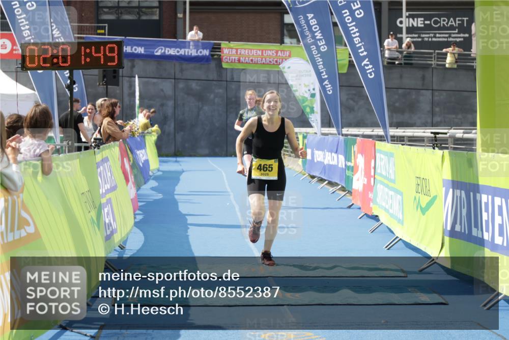 10.08.2025 - GEWOBA Citytriathlon Bremen H.Heesch http://msf.ph/oto/8552387 10.08.2025 12:05:30 Ziel 465 meine-sportfotos.de
