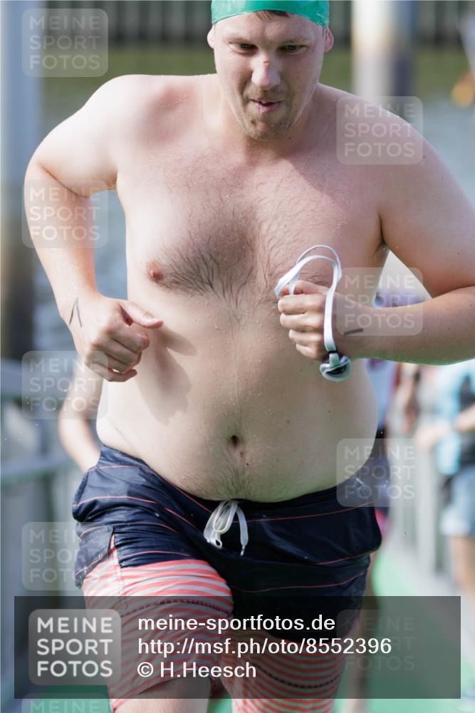 10.08.2025 - GEWOBA Citytriathlon Bremen H.Heesch http://msf.ph/oto/8552396 10.08.2025 10:28:50 Schwimmen 1, 79, 139, 141, 143, 163, 229 meine-sportfotos.de