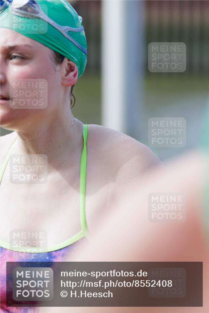 10.08.2025 - GEWOBA Citytriathlon Bremen H.Heesch http://msf.ph/oto/8552408 10.08.2025 10:28:53 Schwimmen 1, 11, 37, 39, 77, 79, 143, 229 meine-sportfotos.de