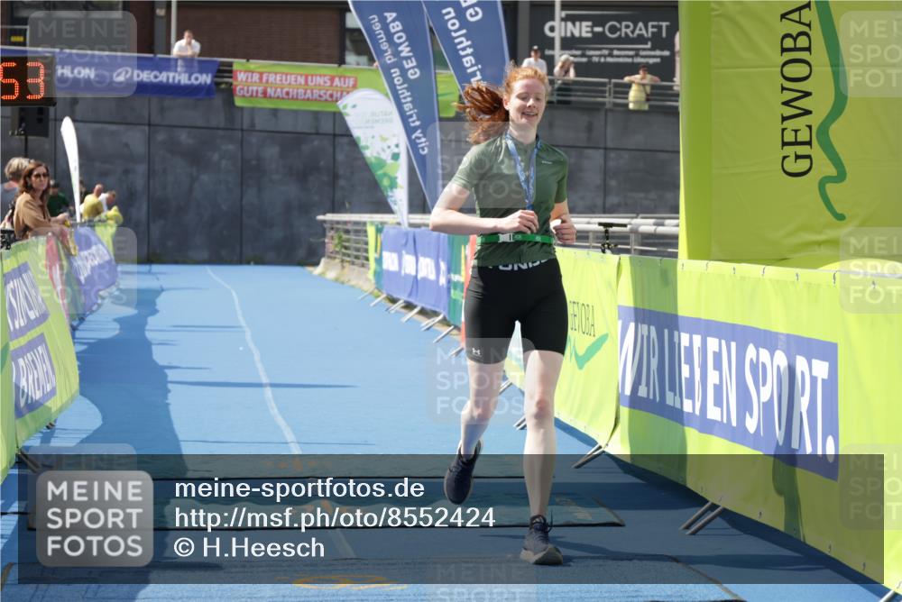 10.08.2025 - GEWOBA Citytriathlon Bremen H.Heesch http://msf.ph/oto/8552424 10.08.2025 12:05:35 Ziel  meine-sportfotos.de