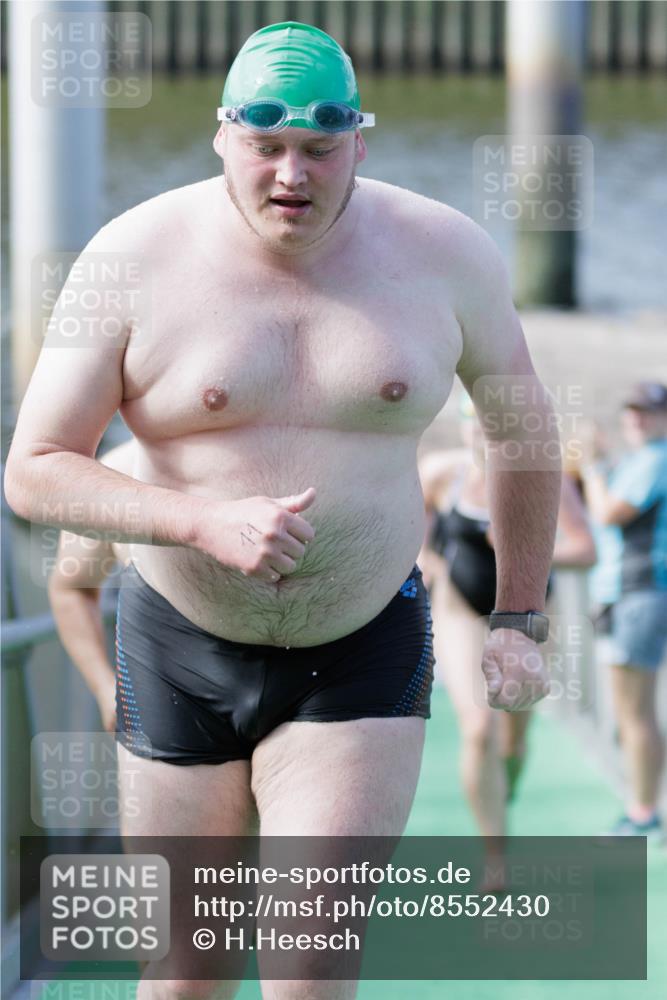 10.08.2025 - GEWOBA Citytriathlon Bremen H.Heesch http://msf.ph/oto/8552430 10.08.2025 10:29:00 Schwimmen 11, 37, 39, 77, 79, 177, 195 meine-sportfotos.de