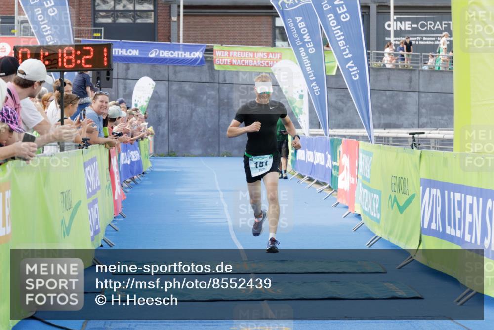 10.08.2025 - GEWOBA Citytriathlon Bremen H.Heesch http://msf.ph/oto/8552439 10.08.2025 11:22:02 Ziel 181 meine-sportfotos.de