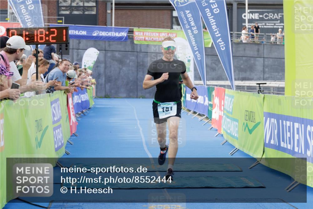 10.08.2025 - GEWOBA Citytriathlon Bremen H.Heesch http://msf.ph/oto/8552444 10.08.2025 11:22:03 Ziel 181 meine-sportfotos.de