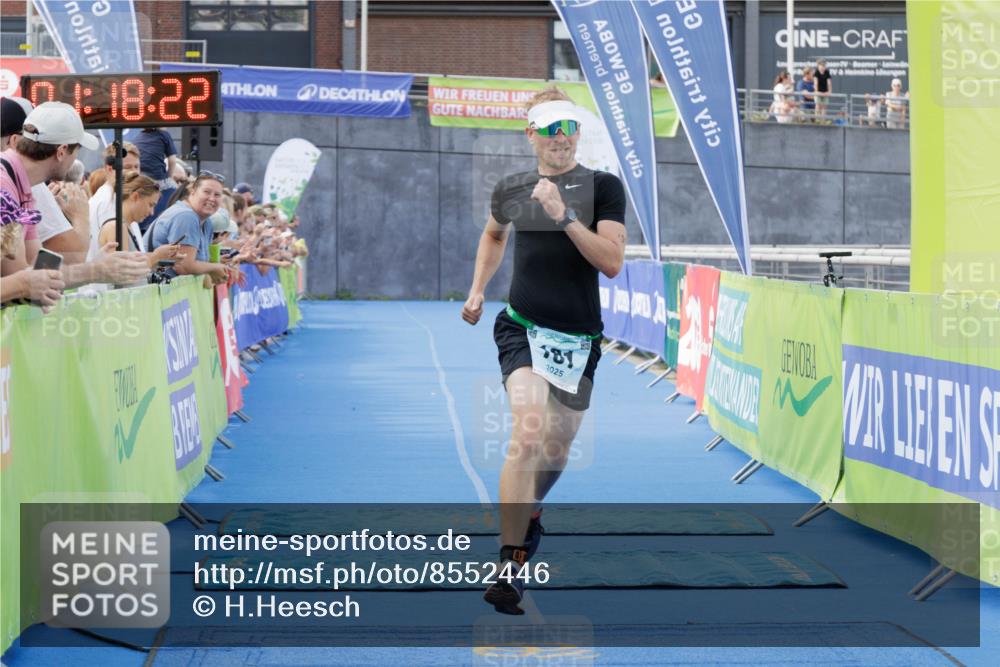 10.08.2025 - GEWOBA Citytriathlon Bremen H.Heesch http://msf.ph/oto/8552446 10.08.2025 11:22:03 Ziel 181 meine-sportfotos.de