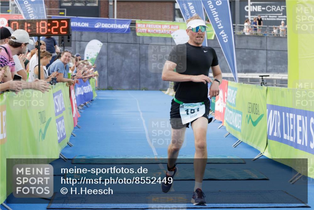10.08.2025 - GEWOBA Citytriathlon Bremen H.Heesch http://msf.ph/oto/8552449 10.08.2025 11:22:03 Ziel 181 meine-sportfotos.de