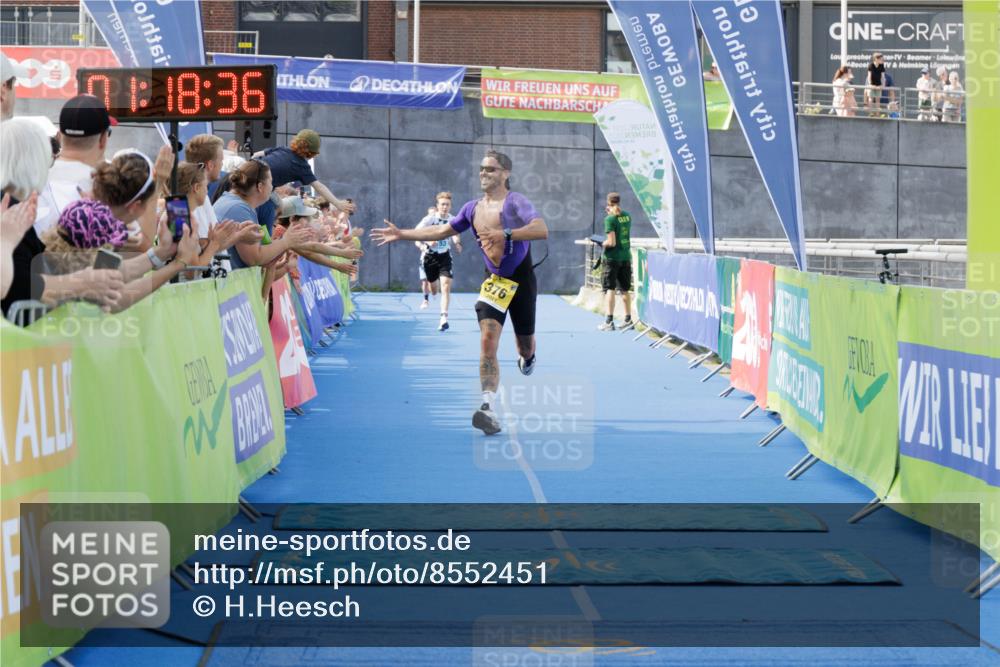 10.08.2025 - GEWOBA Citytriathlon Bremen H.Heesch http://msf.ph/oto/8552451 10.08.2025 11:22:18 Ziel 153, 376 meine-sportfotos.de