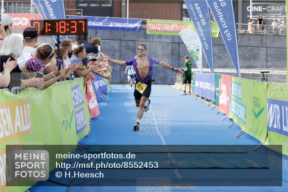 10.08.2025 - GEWOBA Citytriathlon Bremen H.Heesch http://msf.ph/oto/8552453 10.08.2025 11:22:18 Ziel 153, 376 meine-sportfotos.de