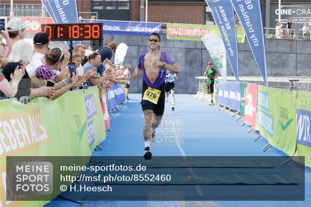 10.08.2025 - GEWOBA Citytriathlon Bremen H.Heesch http://msf.ph/oto/8552460 10.08.2025 11:22:19 Ziel 153, 376 meine-sportfotos.de
