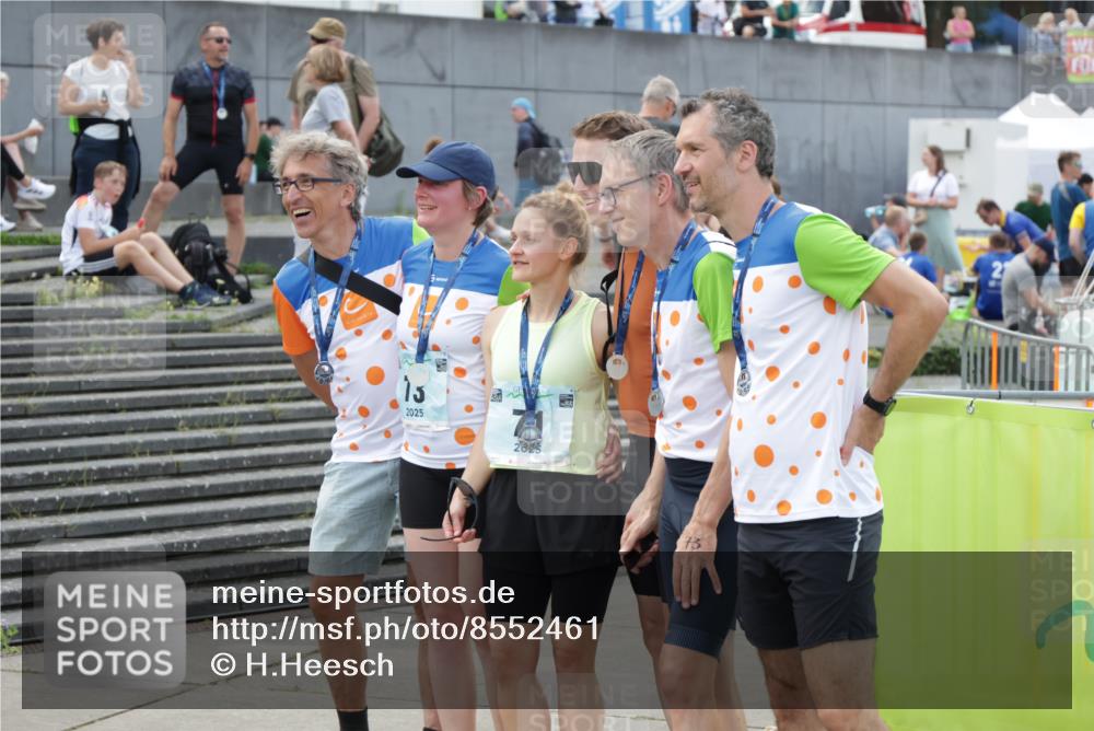 10.08.2025 - GEWOBA Citytriathlon Bremen H.Heesch http://msf.ph/oto/8552461 10.08.2025 12:10:03 Ziel  meine-sportfotos.de